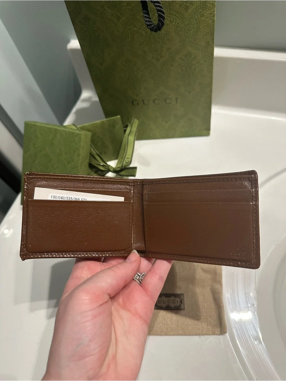 Gucci GG Supreme Bifold Wallet — Men’s — Beige/Brown